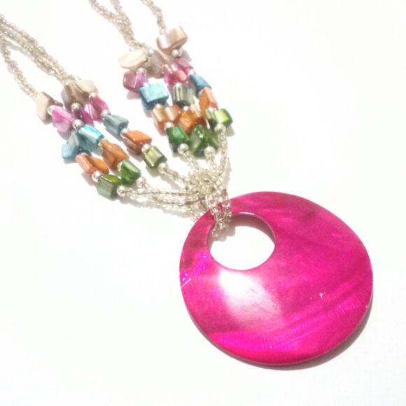 Vintage Dyed Mother of Pearl Shell Beaded Multi Strand Pendant Necklace - Picture 3 of 7
